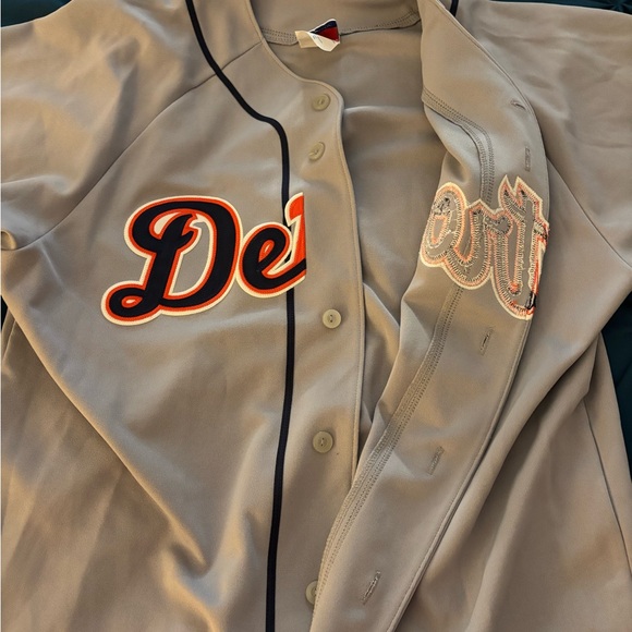 Majestic Gray Baseball Jersey - Picture 2 of 4